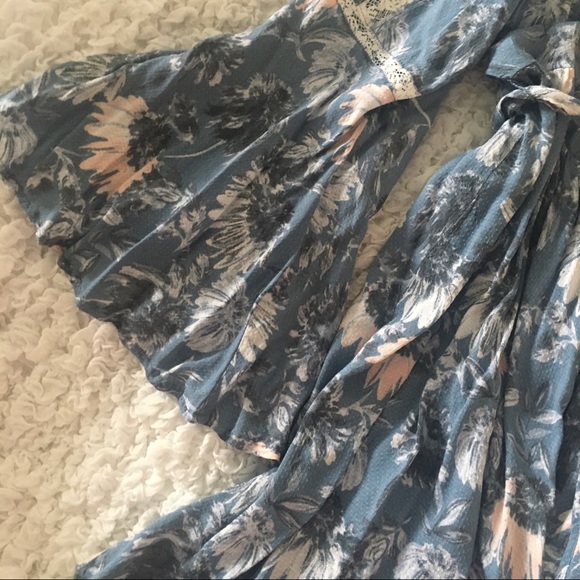 NWOT Midnight Bakery Floral House Coat - Picture 2 of 8